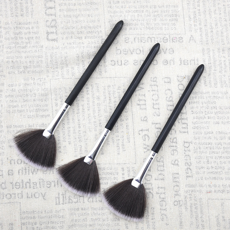 Lise Yiren new single wholesale long handle fiber hair makeup brush beauty makeup tools fan uniform paint detail